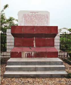 邓仲铭殉难处纪念碑（摄于2010年）