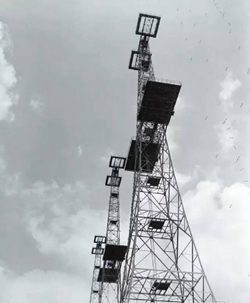 早期军用雷达发射塔（图片来源网络）