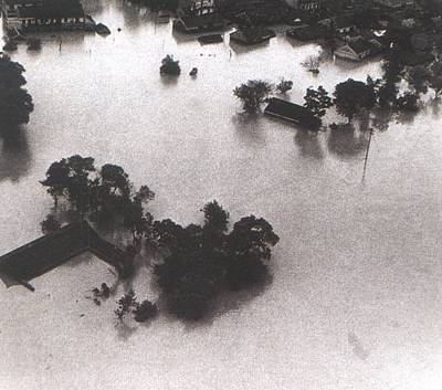 在1991年夏的洪涝灾害中，南京江宁县一片汪洋