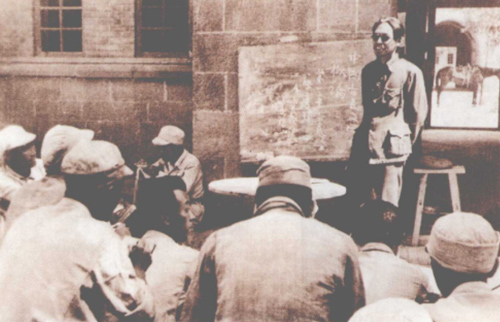 1940年5月，茅盾到达延安，在延安鲁艺为文学系的学院们讲《中国市民文学概论》