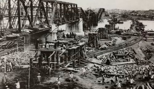铁道纵队第3支队完成津浦线北段抢修任务后开始抢建淮河便桥