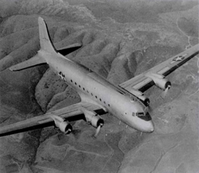 执行“鲶鱼行动”的C-54运输机