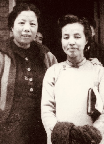 1946年，邓颖超与浦熙修在重庆。