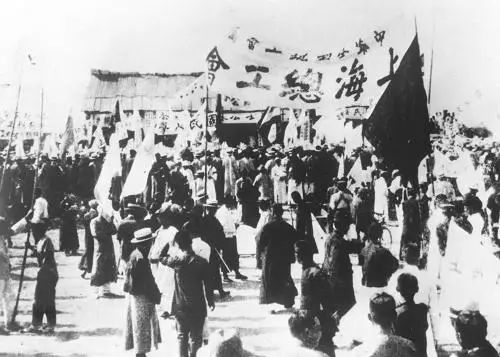 上海爆发“五卅运动”