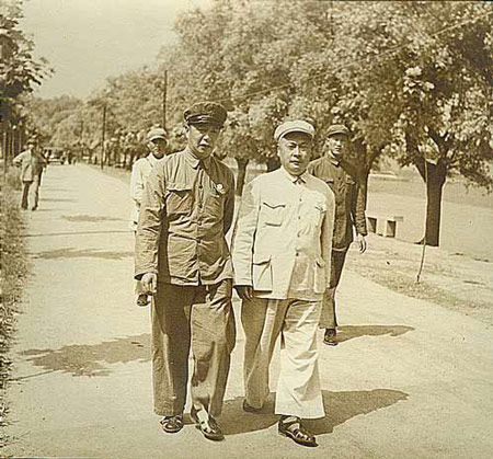 1952年，陈毅与陈士榘