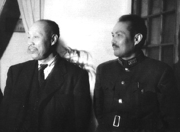 1947年1月，叶剑英同董必武在南京梅园新村.jpg
