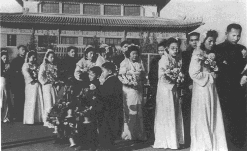 在励志社举行的集体婚礼，摄于1935年.png