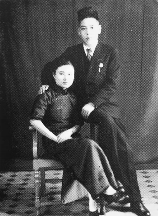 1933 年，王世英与妻子李果毅在上海。.png