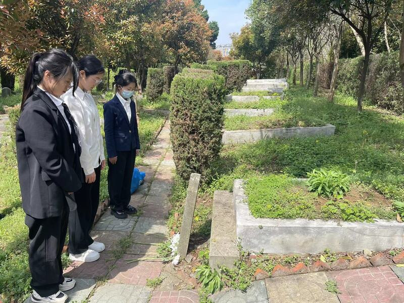 清明祭扫，南京大学生为烈士寻亲成功