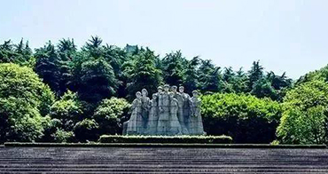 端午假期众多市民走进“红色地标”感悟红色精神